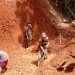 Lokasi Proyek Rawan Longsor, Tanpa APD Penggalian Pondasi Ancam Keselamatan Pekerja